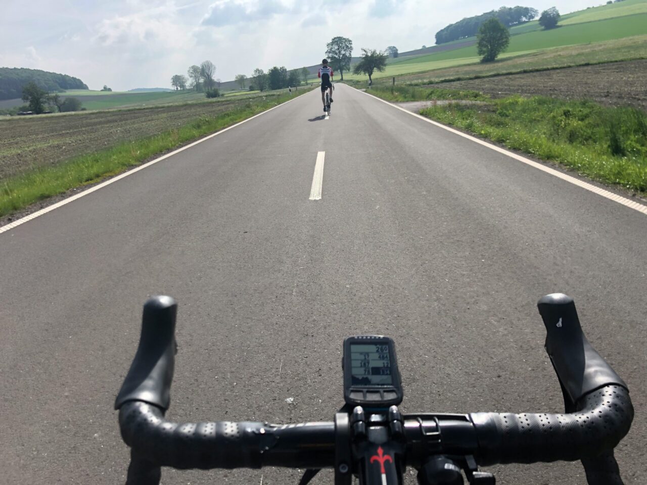 ロードバイクで坂道登れない理由と克服法【初心者必見】