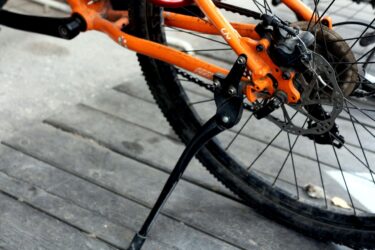 ロードバイクのスタンドはダサい？破損リスクと駐輪術